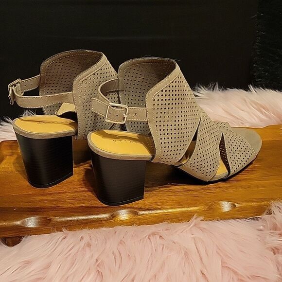 Metaphor Stone Grey Trinity size 10 EUC - Picture 2 of 7